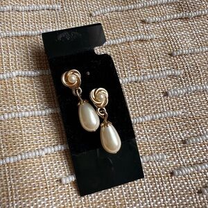 Vintage pearl drop earrings